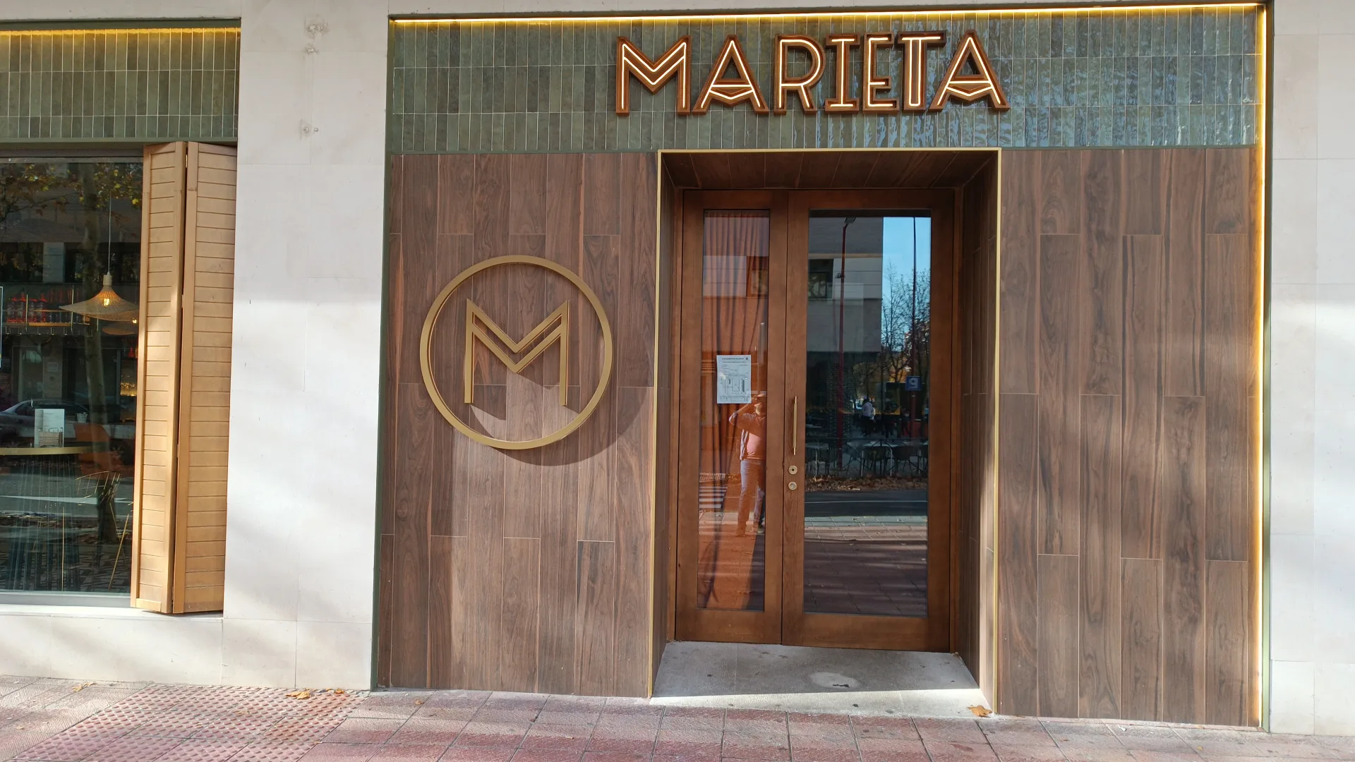 Fachada de Marieta en Villa del Prado